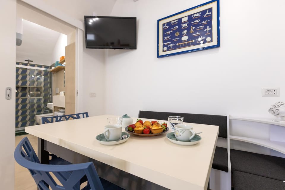 TV and multimedia, Dining area