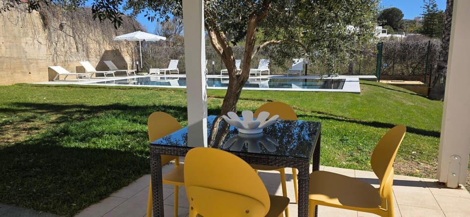 Garden, Swimming pool