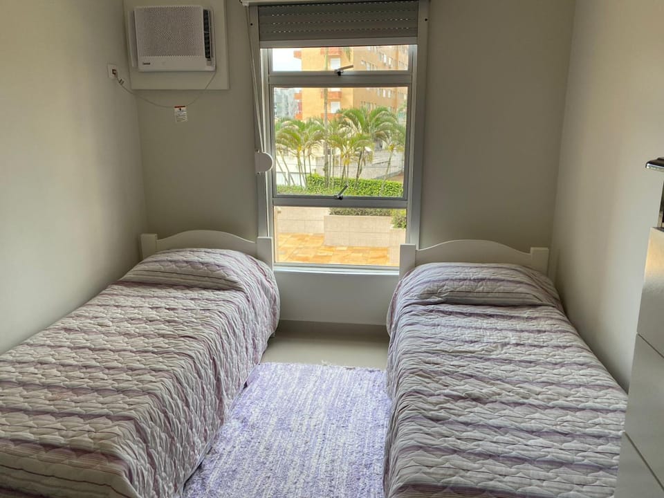 Apto todo equipado em Caiobá há 50m do mar Apartment in State of Paraná