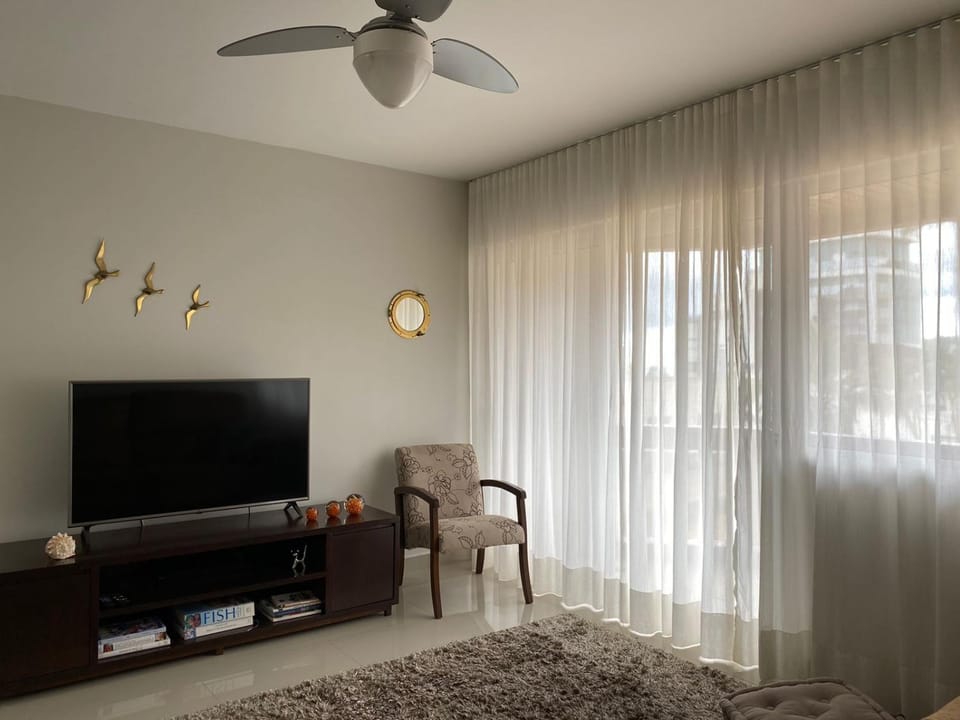 Apto todo equipado em Caiobá há 50m do mar Apartment in State of Paraná