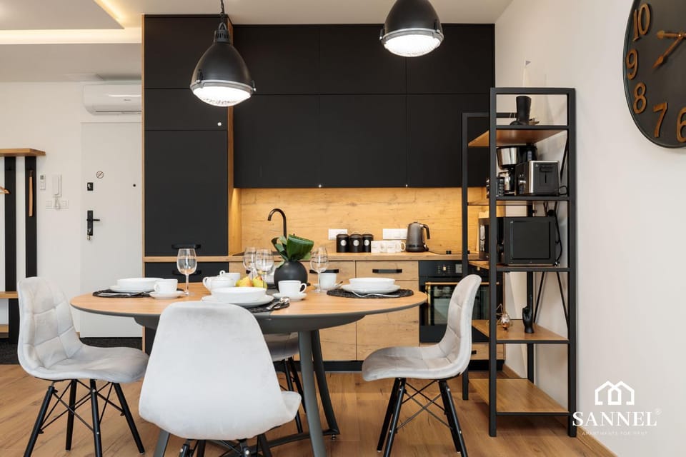 Facade/entrance, Coffee/tea facilities, Kitchen or kitchenette, Decorative detail, Decorative detail, Dining area, On site, minibar