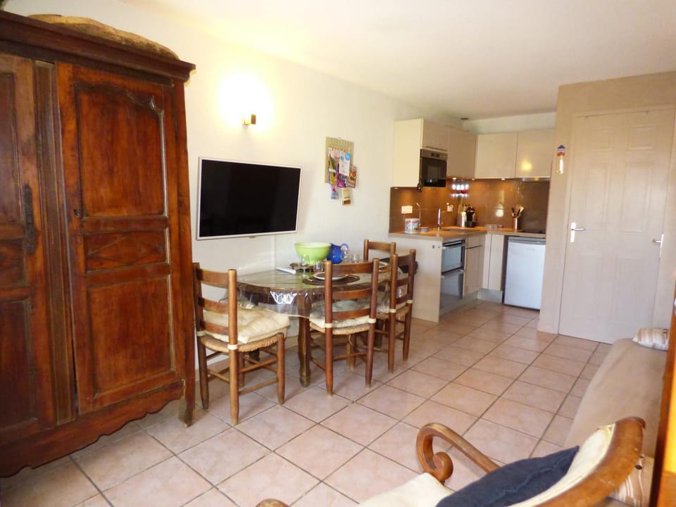 TV and multimedia, Kitchen or kitchenette, Living room, Dining area