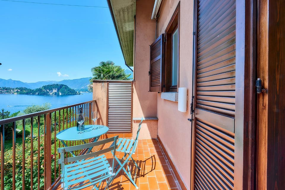 Balcony/Terrace, Lake view