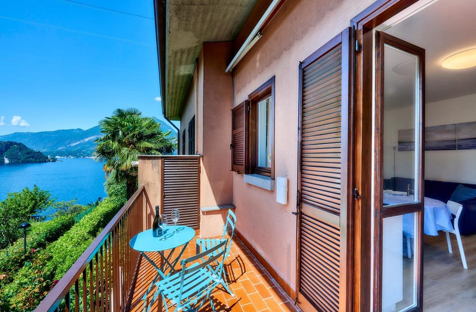 Balcony/Terrace, Lake view