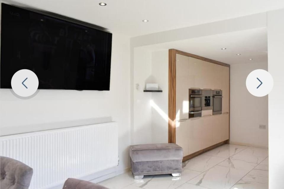 The hawthorns large detached 3 bedroom family home House in England