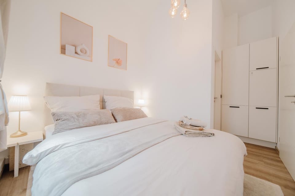 Bed, Photo of the whole room, Bedroom, wardrobe