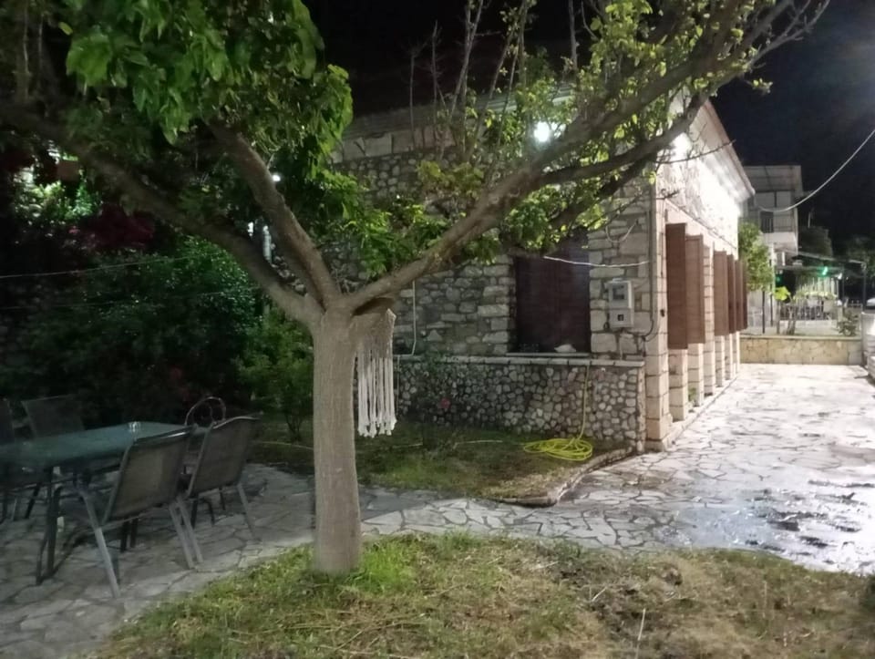 Αρχωντικα στην Τρiχονιδα Chalet in Peloponnese, Western Greece and the Ionian