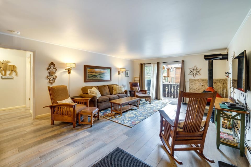 Riverfront Condo Near Downtown Estes Park! House in Estes Park