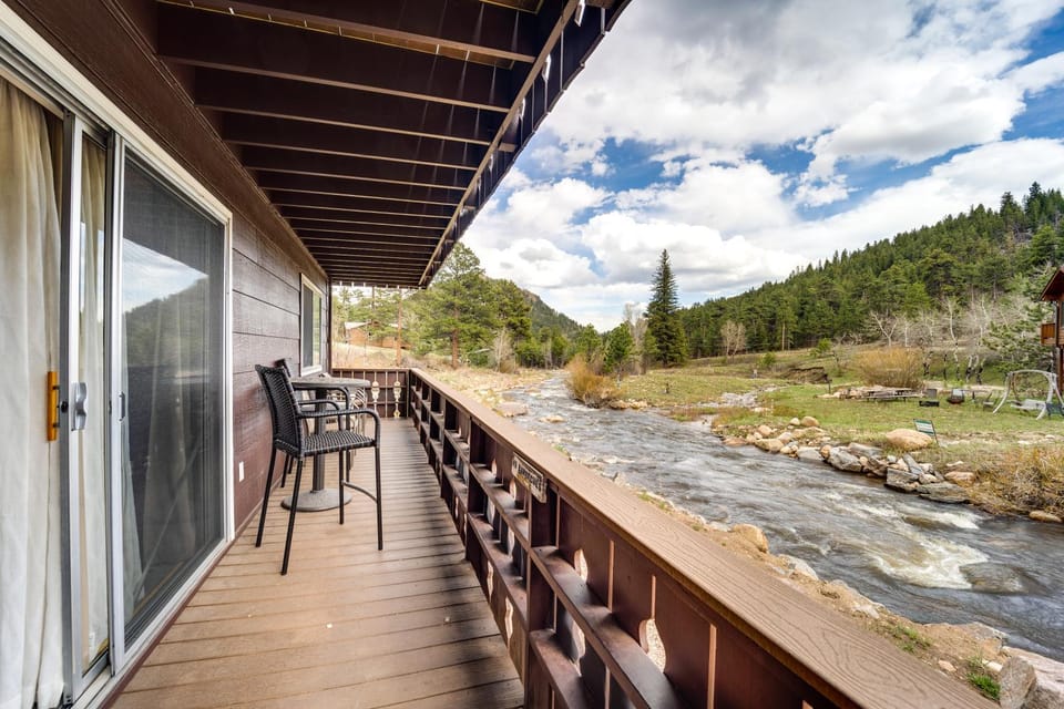 Riverfront Condo Near Downtown Estes Park! House in Estes Park