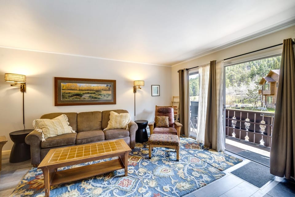 Riverfront Condo Near Downtown Estes Park! House in Estes Park