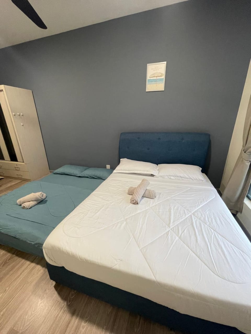 Bed, Photo of the whole room, Bedroom, towels