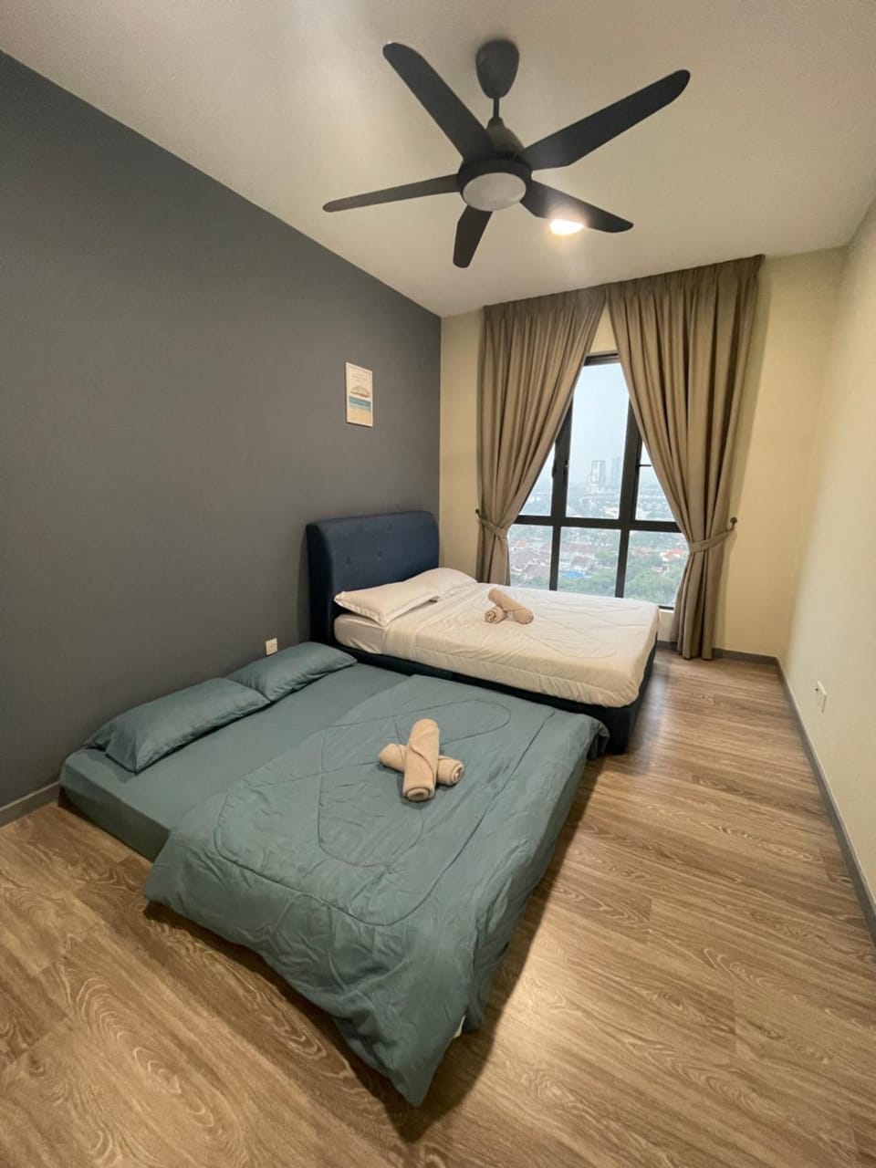 Bed, Photo of the whole room, Bedroom, fireplace
