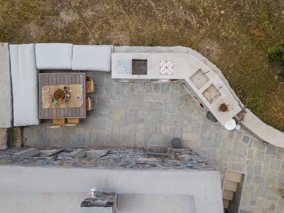 Balcony/Terrace, Kitchen or kitchenette, Dining area, Inner courtyard view