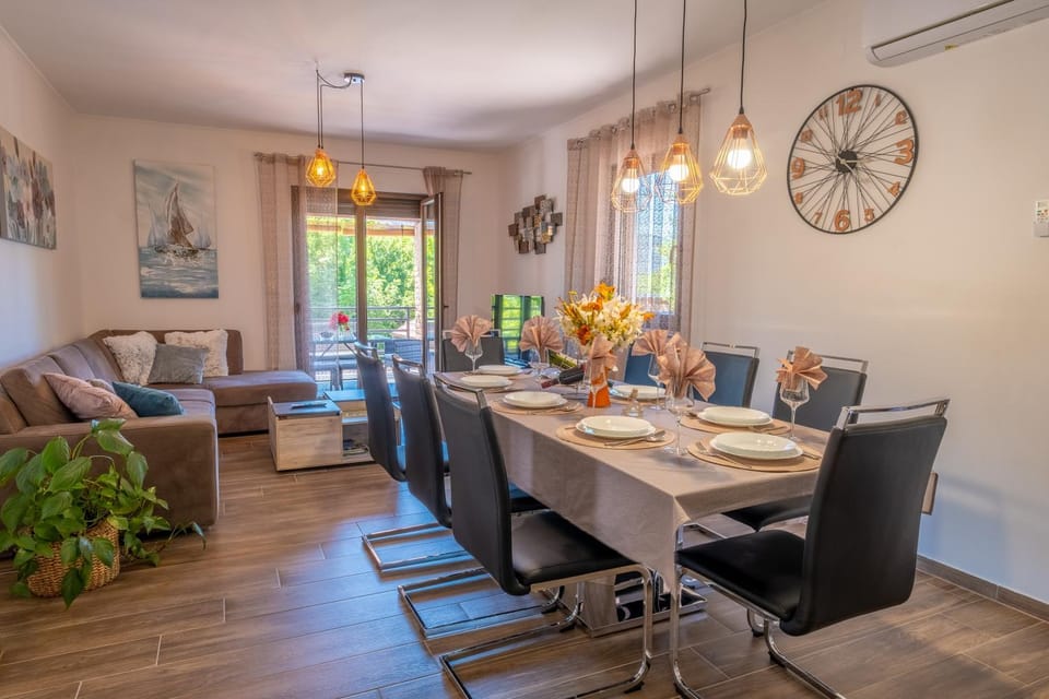 Living room, Seating area, Dining area