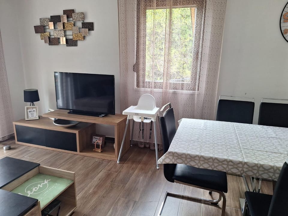 Communal lounge/ TV room, Living room, Seating area
