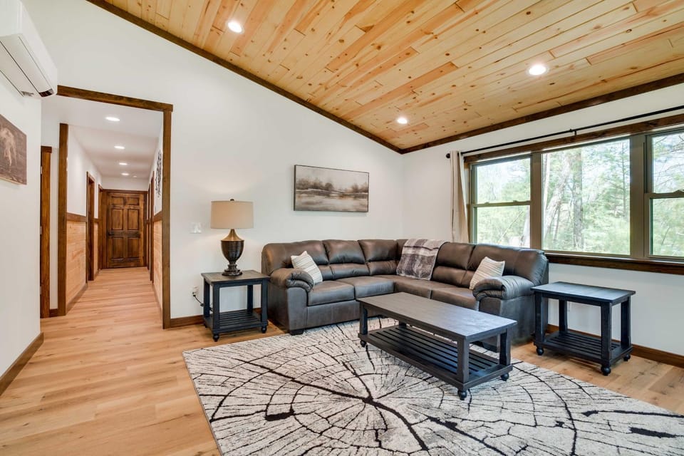 Private Hot Tub: Hatfield Vacation Rental! House in Wisconsin