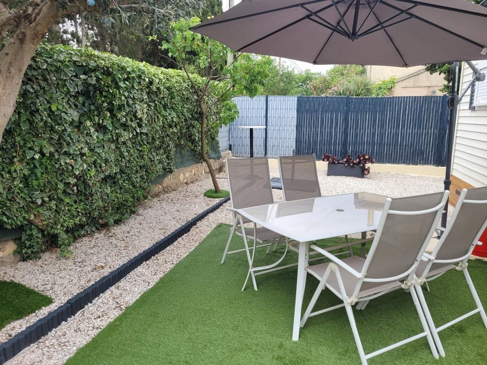 Patio, Spring, Day, Garden, Seating area, Dining area, Garden view, sunbed