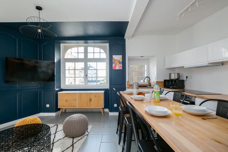 TV and multimedia, Kitchen or kitchenette, Living room, Dining area, oven, pet friendly, stove, toaster, kitchen
