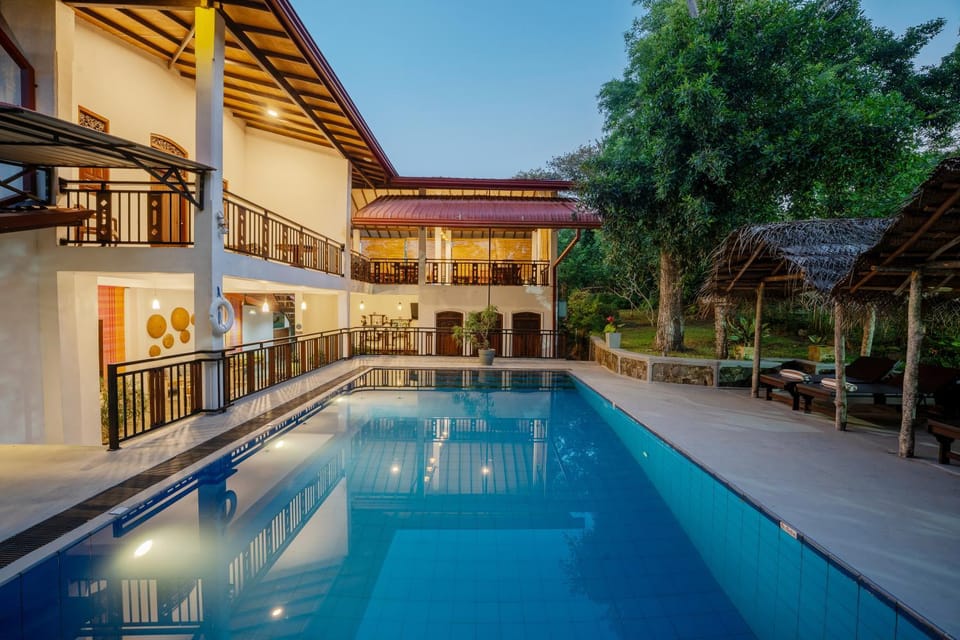 Property building, Patio, Day, Pool view, Swimming pool, sunbed