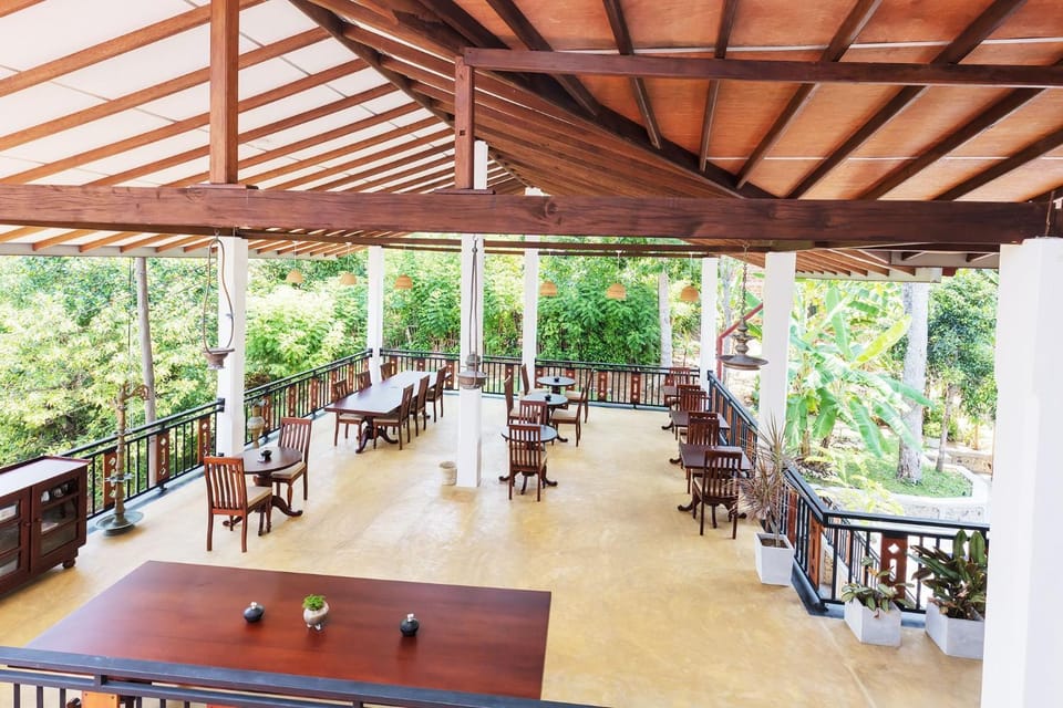 Restaurant/places to eat, Spring, Day, Seating area, Garden view