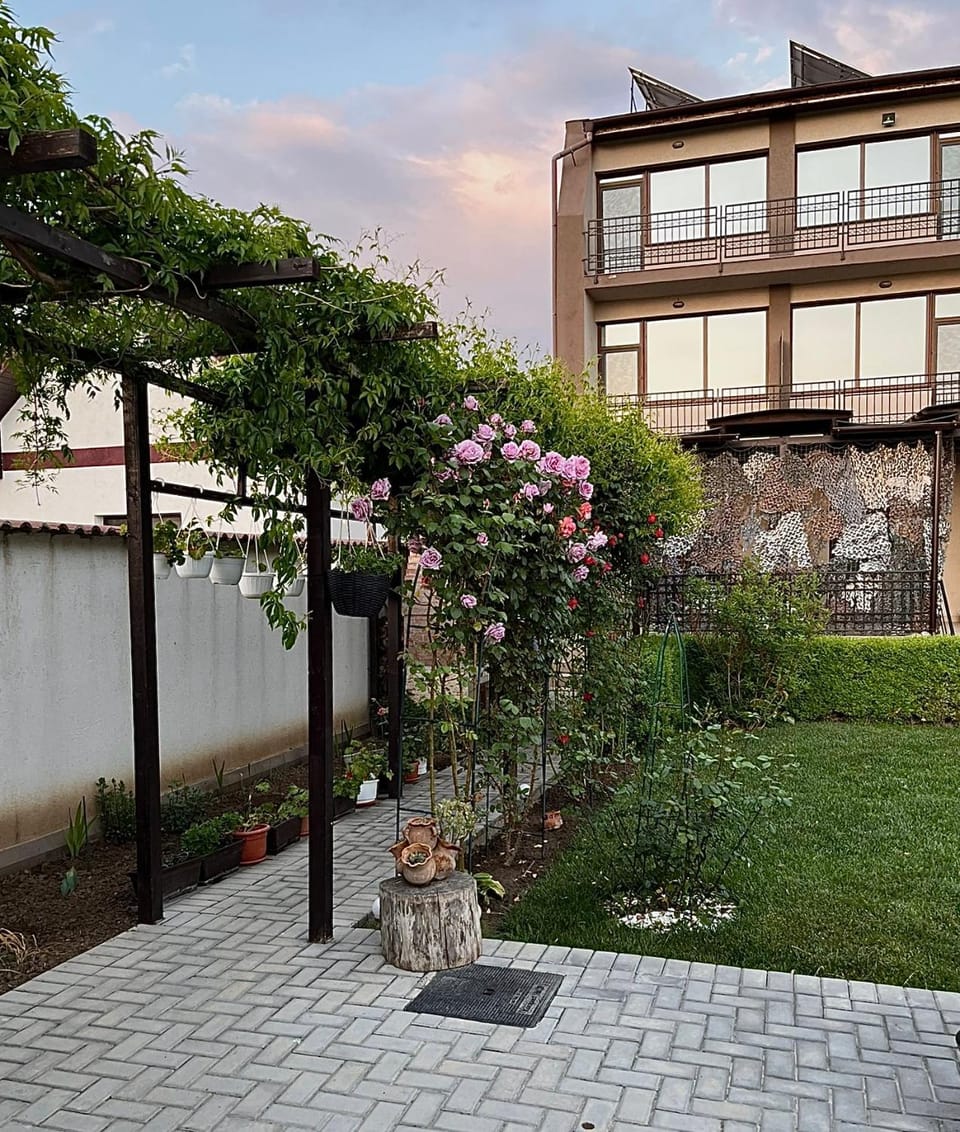 Property building, Day, Garden, Garden view