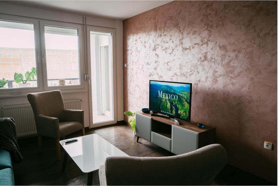TV and multimedia, Living room, Seating area