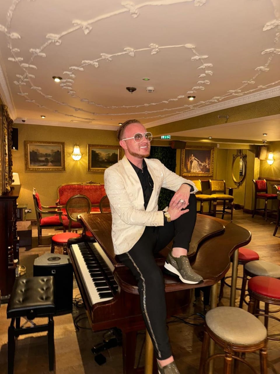 Lounge or bar, Evening entertainment, Evening entertainment