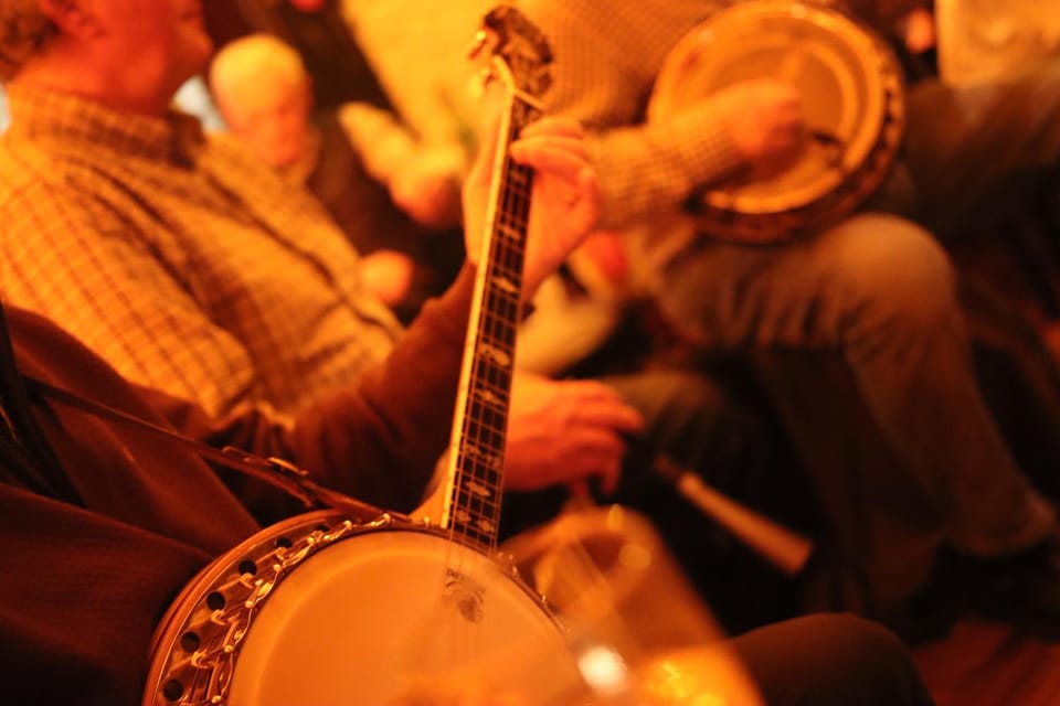 People, Lounge or bar, Evening entertainment, Entertainment, group of guests