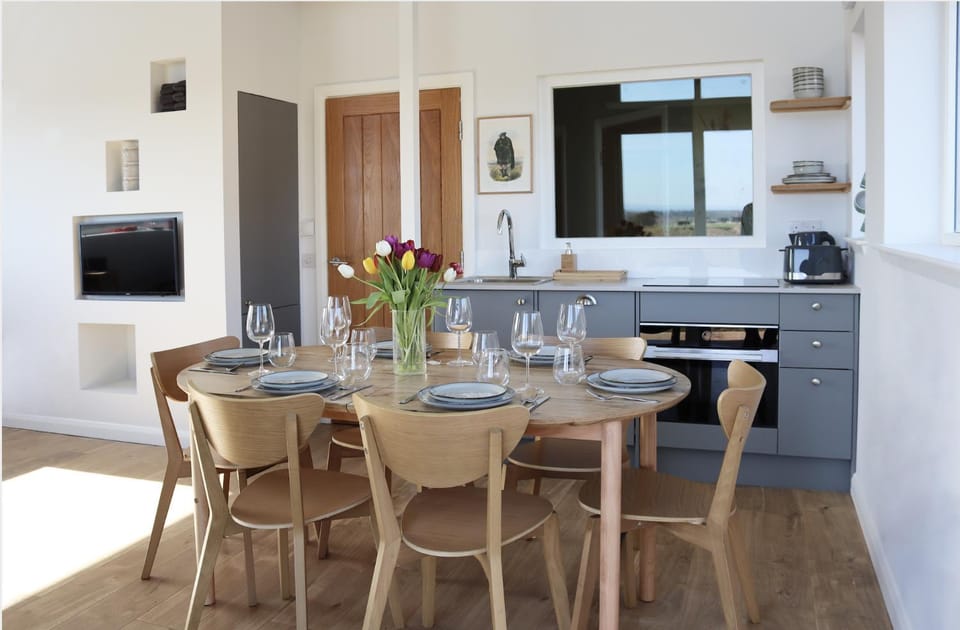 Eco-Lodge with hottub sea view Charleton Estate House in Scotland