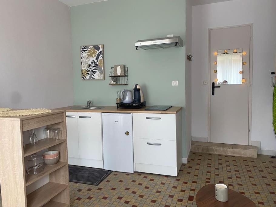Coffee/tea facilities, Kitchen or kitchenette