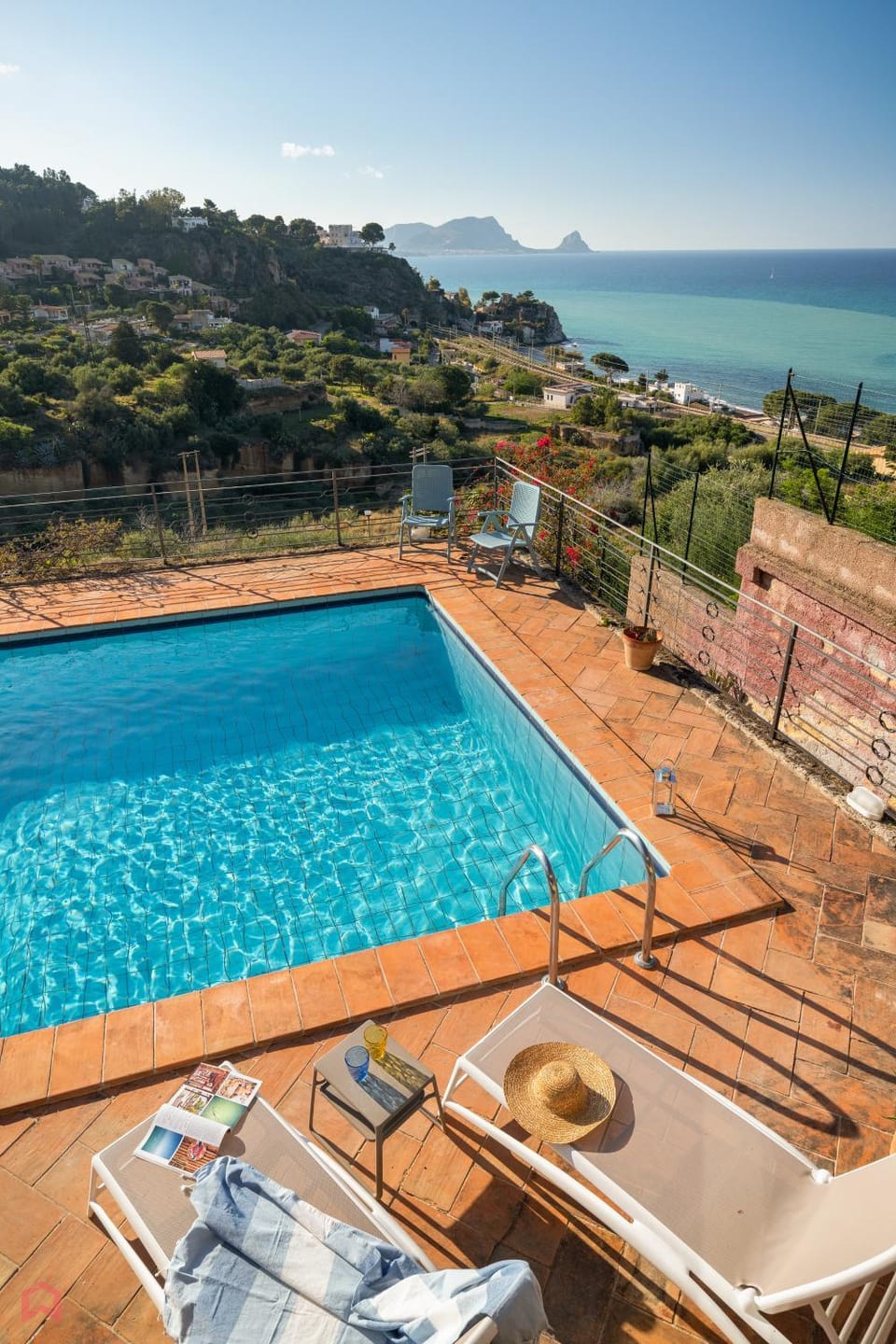 Nearby landmark, Natural landscape, View (from property/room), Mountain view, Pool view, Sea view, Swimming pool, sunbed