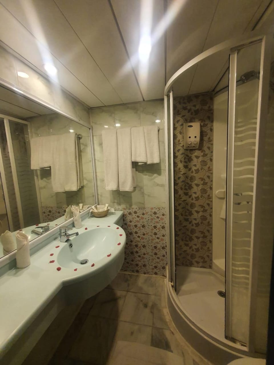 Shower, Bathroom, Bath, towels