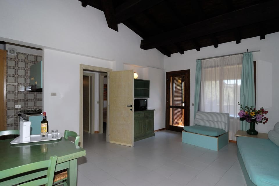 Kitchen or kitchenette, Living room