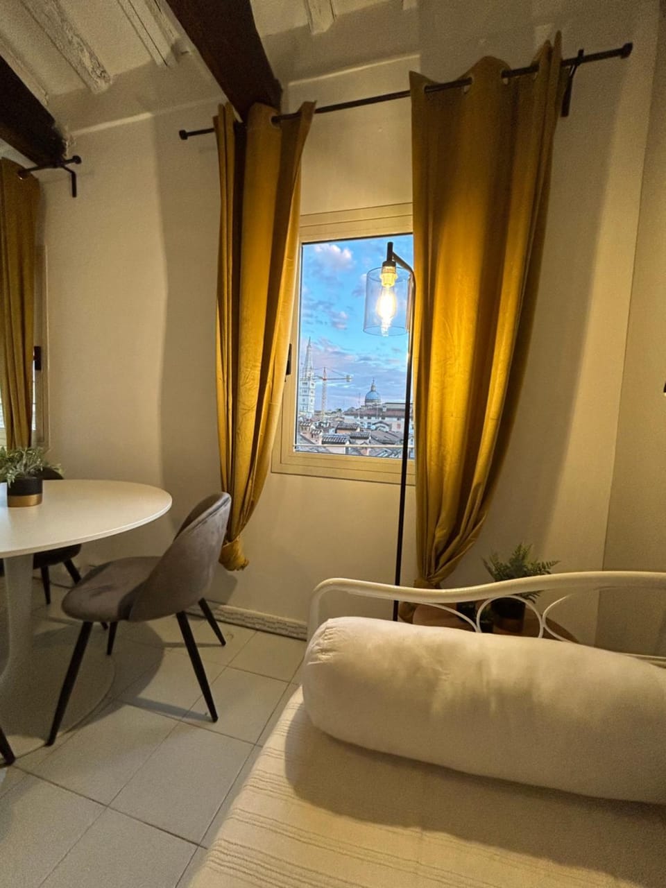 Tower 22 - Centre and near train station Apartment in Modena