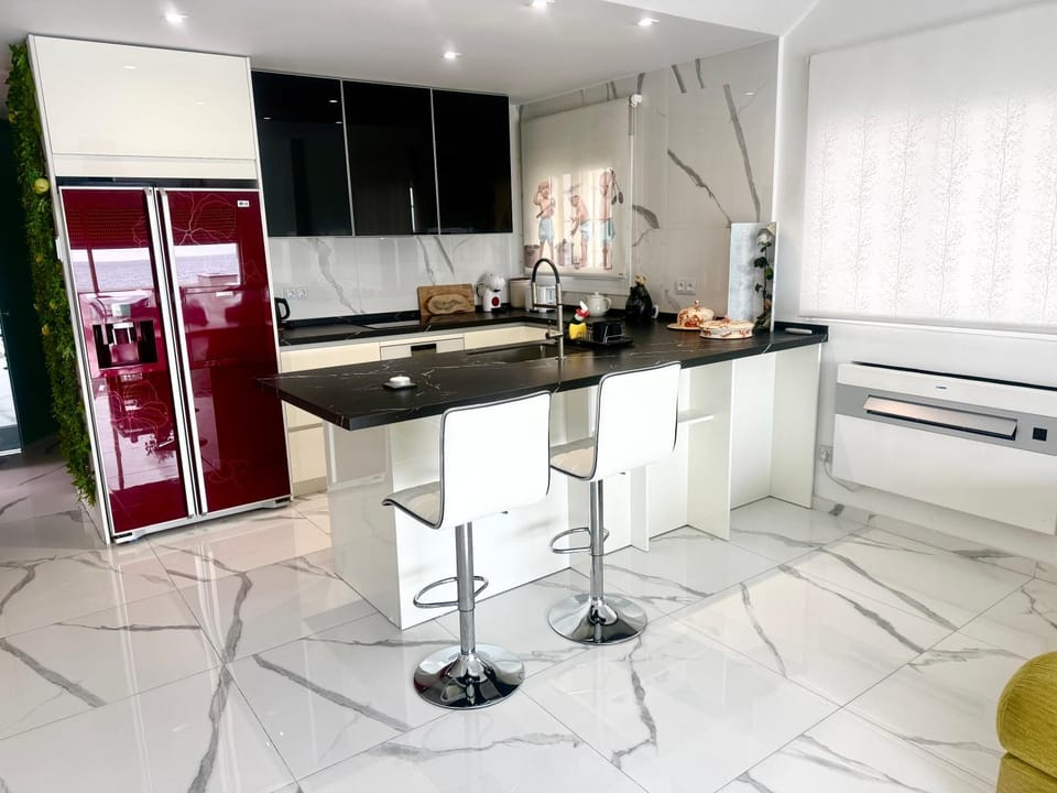Beachfront apartment with pleasant views of the sea and the historic lighthouse. Apartment in Costa del Sol