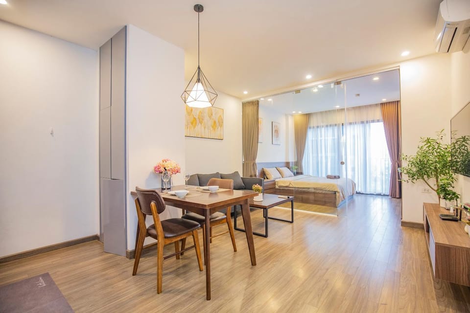 Bed, Living room, Photo of the whole room, Seating area, Dining area, Bedroom