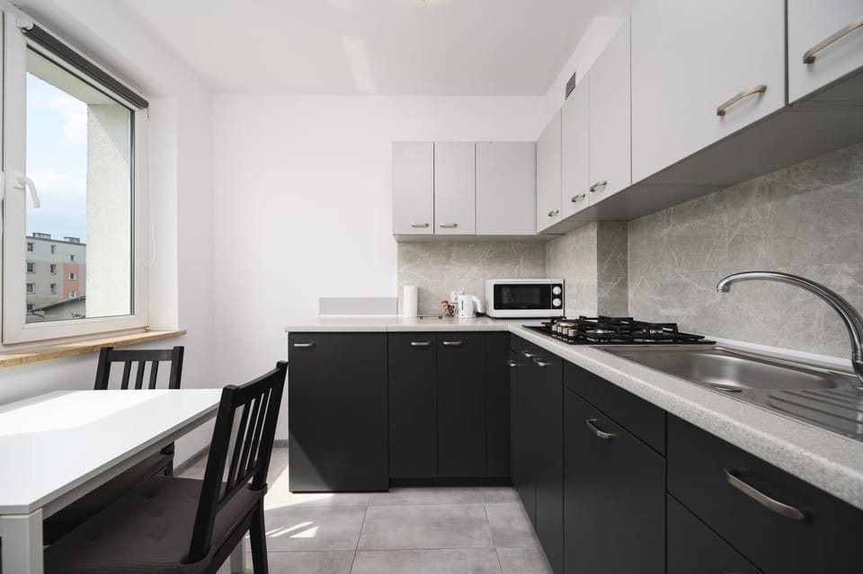 Kitchen or kitchenette, minibar
