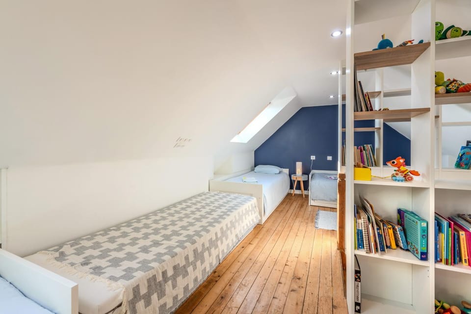 Property building, Living room, Bedroom