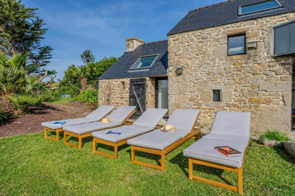 Villa Léonie - piscine intérieure House in Kerlouan