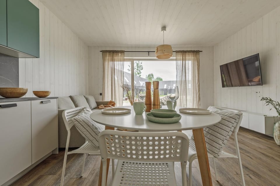 TV and multimedia, Kitchen or kitchenette, Living room, Seating area, Dining area