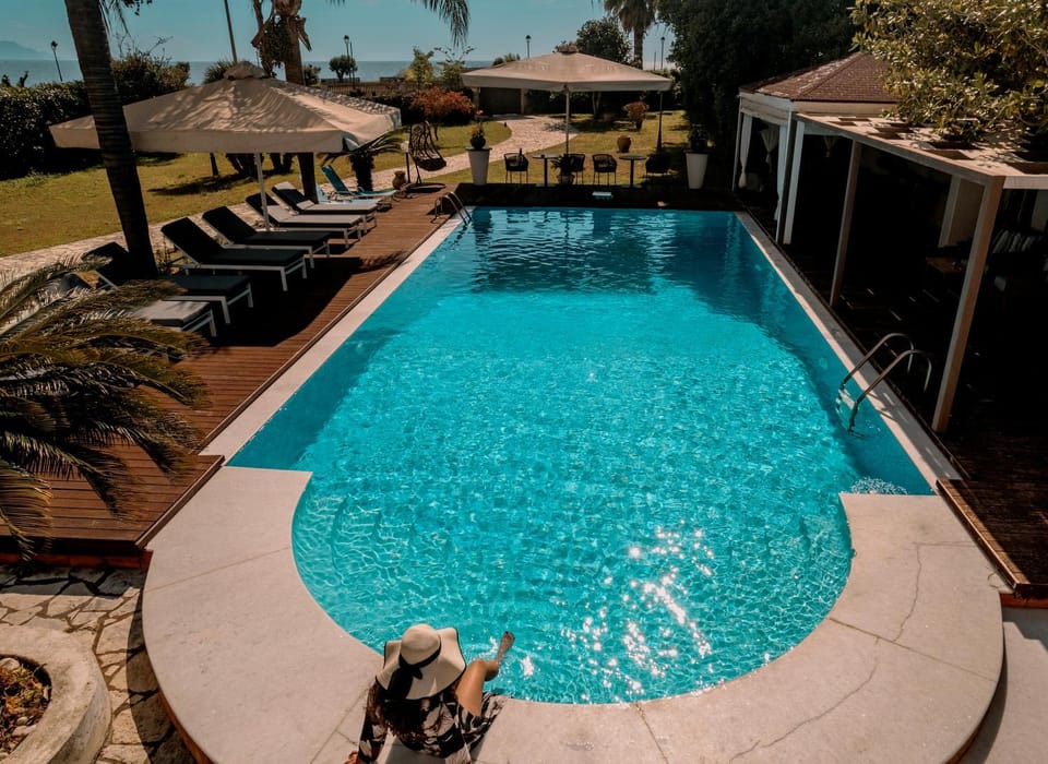 Property building, Day, Pool view, Swimming pool, Breakfast, sunbed