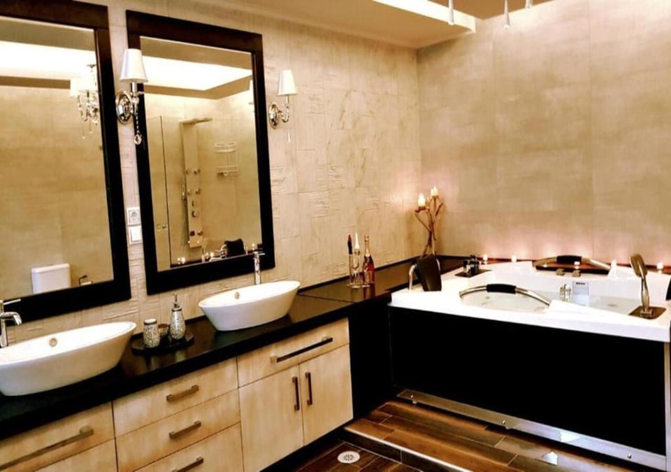 Property building, Bathroom, Bath, towels