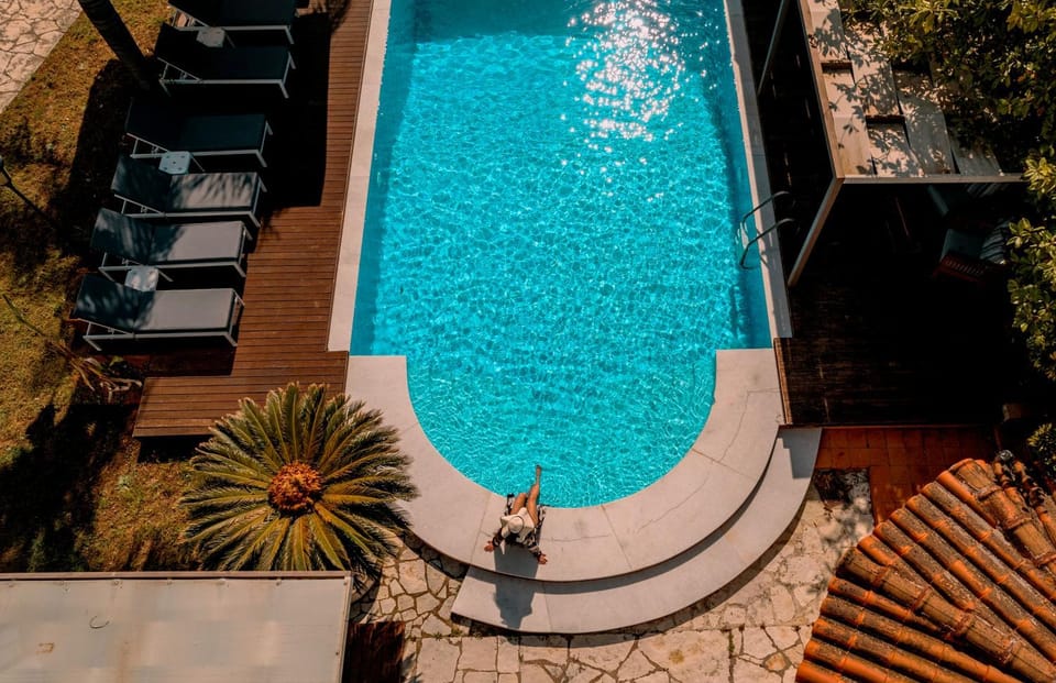 Property building, Day, People, Pool view, Swimming pool, Breakfast, group of guests, sunbed