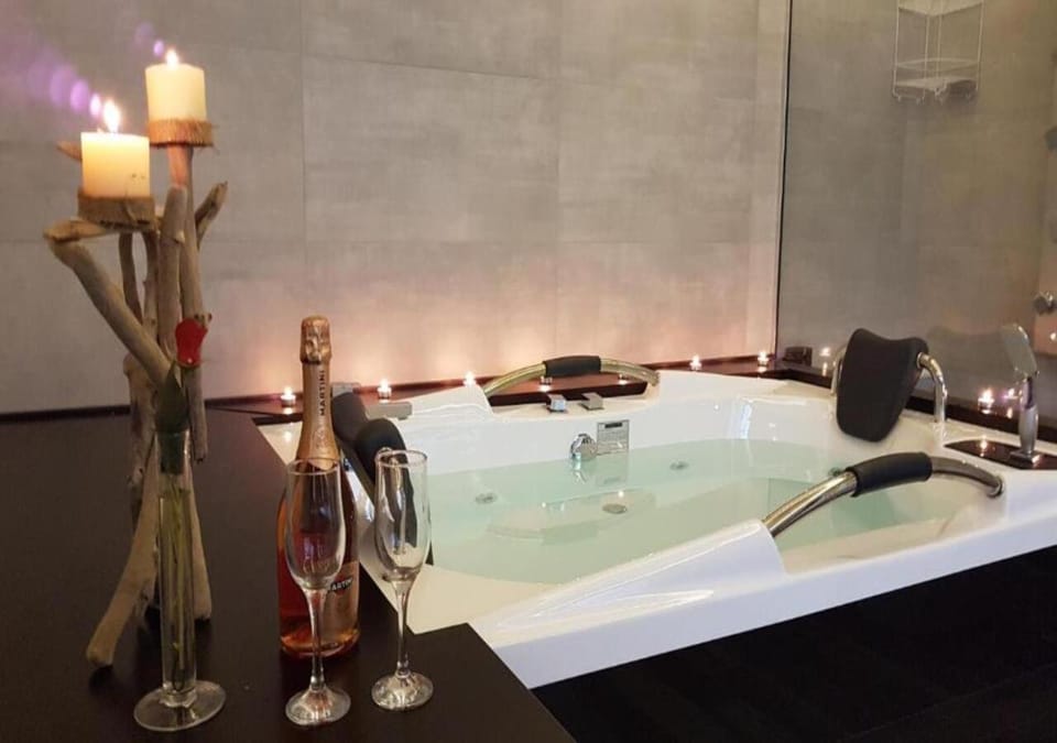 Property building, Hot Tub, Bathroom, Bath