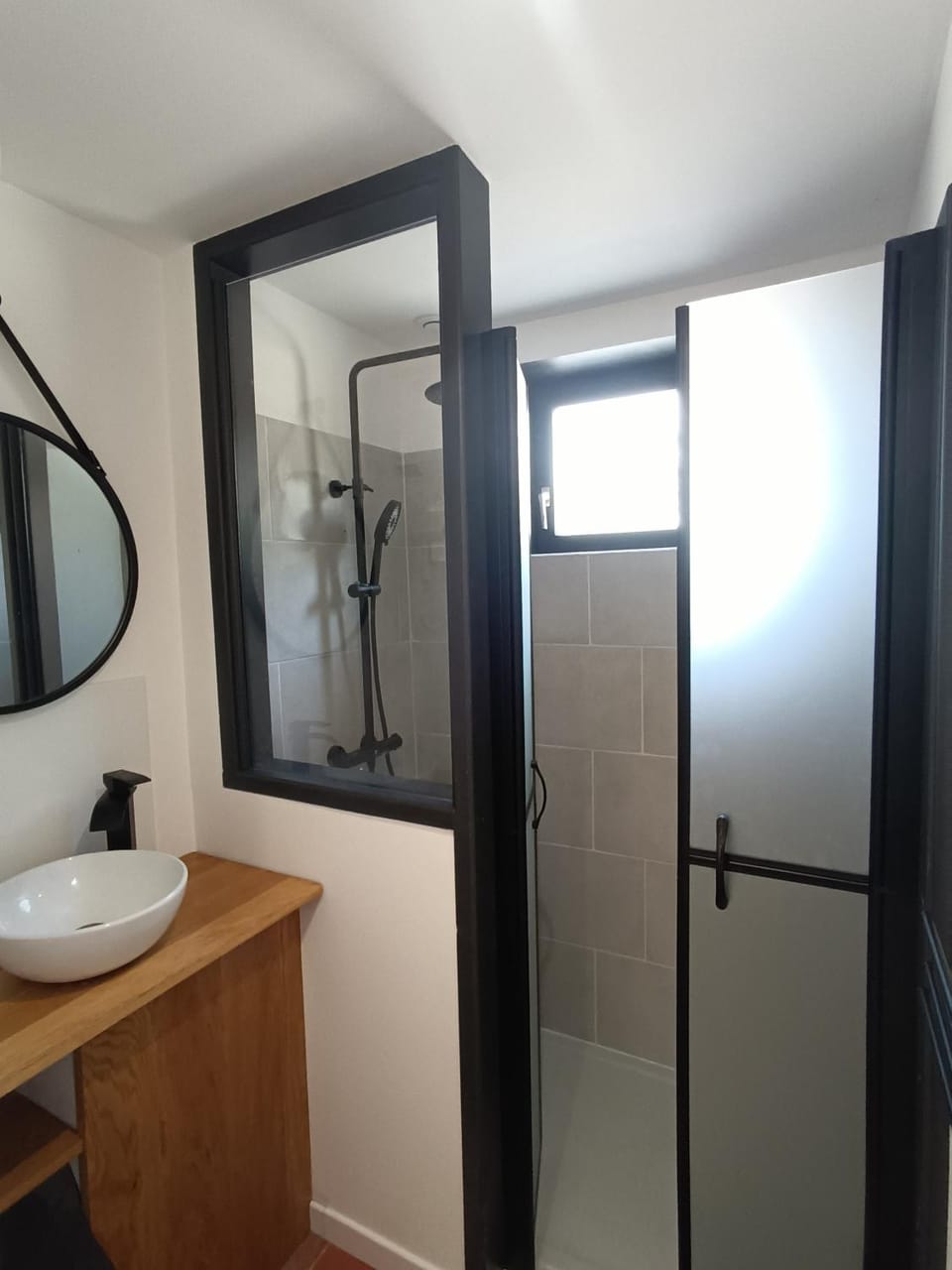 A l'Ombre des Bois, Chambre Quadruple Confort Bed and Breakfast in Centre-Val de Loire