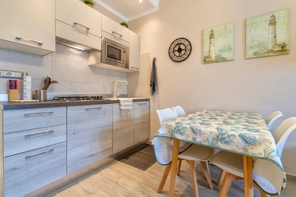 Property building, Kitchen or kitchenette, Living room