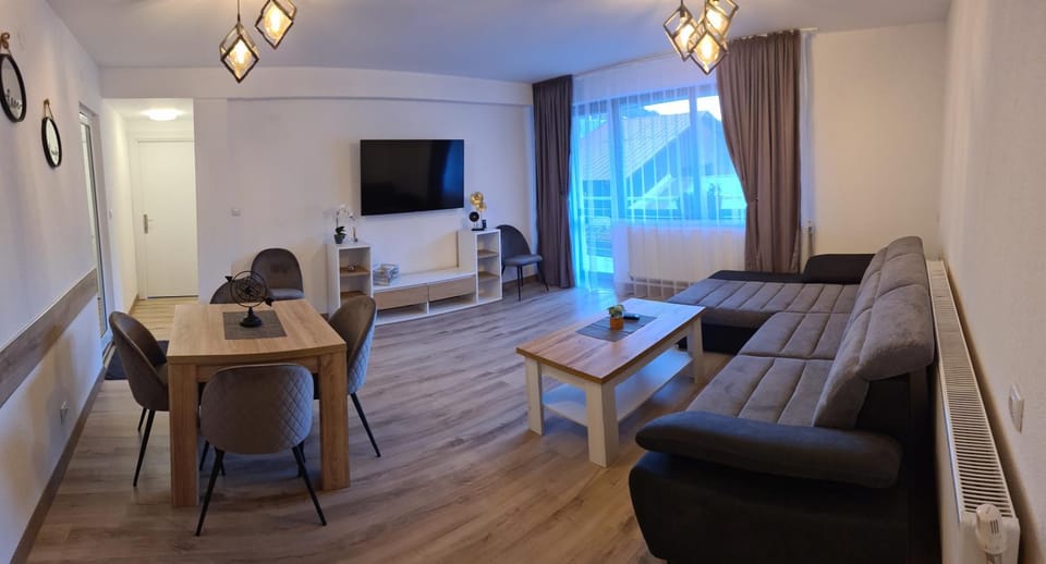 Communal lounge/ TV room, TV and multimedia, Living room, Seating area, Dining area, Evening entertainment