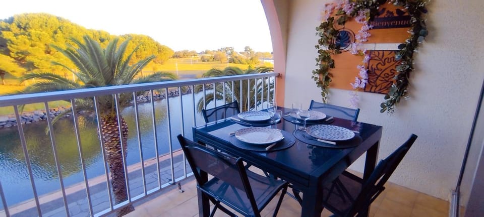 Superbe studio cabine, Cap d'Agde Cabin in Agde