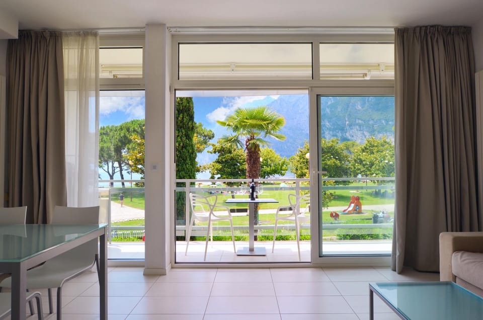 Balcony/Terrace, Living room, Beach