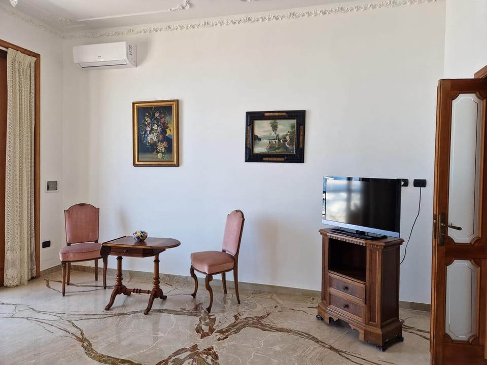 TV and multimedia, Bedroom, air conditioner
